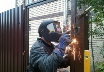 Сварка перегородок и заборов в Стрежевом в октябре
