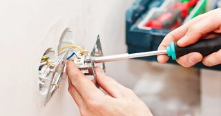Электромонтажные работы в Стрежевом от Мастер24 — электромонтаж под ключ, цены от 1631 руб., заказать услуги
